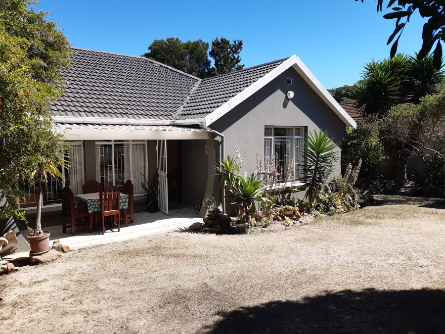 4 Bedroom Property for Sale in Paradise Beach Eastern Cape